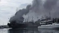 Ilustrasi kapal terbakar (Antara)