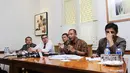 Dalam konferensi pers di Jakarta, kuasa hukum Udar Pristono, Budi Nugroho, menduga ada kriminalisasi hukum yang dilakukan oknum tertentu kepada kliennya, Rabu (21/5/14). (Liputan6.com/Faizal Fanani)