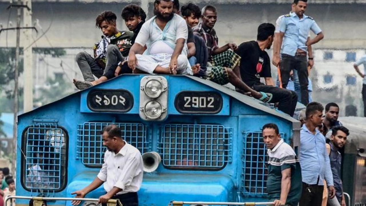Menurut perkiraan, sekitar sepertiga dari 20 juta penduduk Dhaka meninggalkan Ibu Kota Bangladesh itu saat Idulfitri dan Iduladha. Munir Uz Zaman/AFP