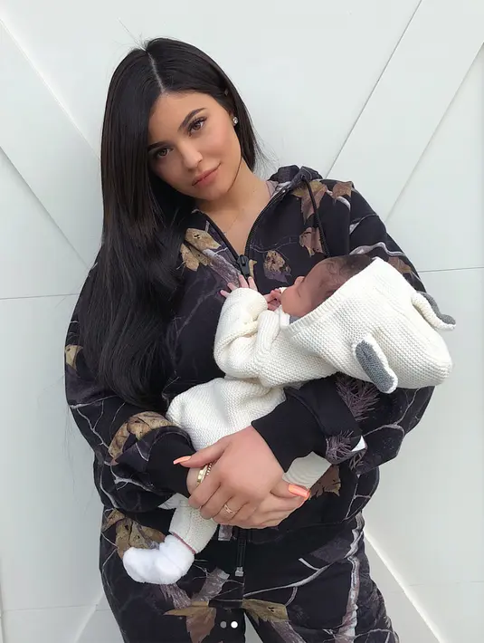 Kini Kylie Jenner lebih percaya diri sebagai seorang ibu. Menemukan cinta sejati dengan pada Travis pun menumbuhkan rasa percaya dirinya. (instagram/kyliejenner)