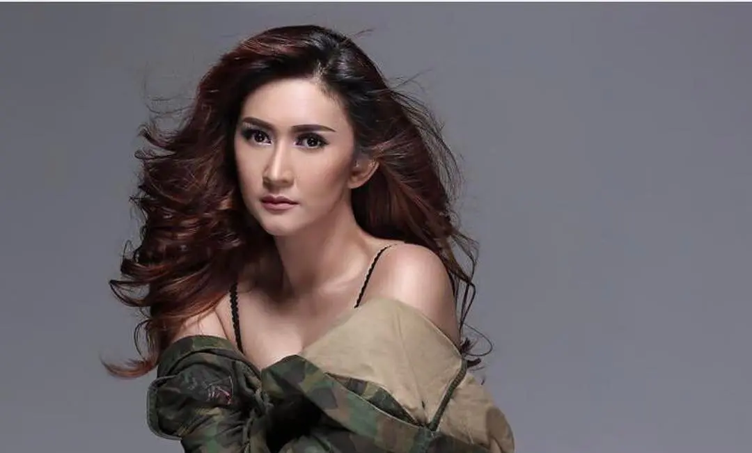 Nafa Urbach [foto: www.instagram.com/nafaurbach]