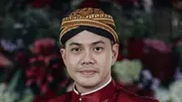 Pamer Sandal, Wajah Arie Dwi Andhika Jadi Sorotan