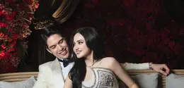 El Rumi unggah foto resepsi dengan Syifa Hadju yang nyeker di pelaminan (@elelrumi)