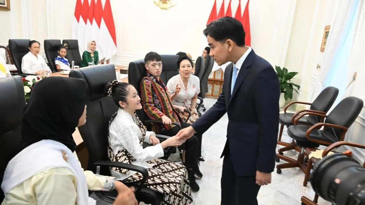 Wakil Presiden (Wapres) Gibran Rakabuming Raka menerima anak-anak penyandang disabilitas DI Istana Wapres, Jakarta. (Dok: Setwapres)