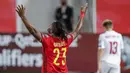 Striker Belgia, Michy Batshuayi melakukan selebrasi usai mencetak gol pertama Belgia ke gawang Belarusia dalam laga Kualifikasi Piala Dunia 2022 Zona Eropa Grup E di King Power Stadium, Belgia, Selasa (30/3/2021). Belgia menang 8-0 atas Belarusia. (AP/Francisco Seco)