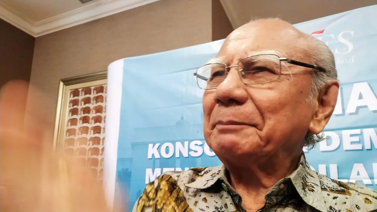 Ekonom Senior dan Menteri Perhubungan Kabinet Pembangunan II periode 1973-1978, Emil Salim. (Anisa/Merdeka.com)