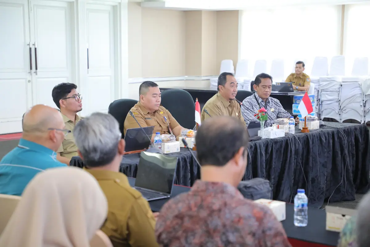 Kemendagri melalui Ditjen Keuda menggelar Rapat Koordinasi terkait Evaluasi Pelaksanaan Opsen Pajak Kendaraan Bermotor (PKB) dan Bea Balik Nama Kendaraan Bermotor (BBNKB) di Gedung F lantai 3 Kementerian Dalam Negeri, Jakarta, Senin (15/9/2025) (Istimewa)