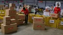 Peningkatan tonase pengiriman barang disebabkan sejumlah hal, terutama daya beli dan konsumsi masyarakat untuk memenuhi kebutuhan Natal 2024 dan Tahun Baru 2025 dengan berbelanja secara daring atau online. (Liputan6.com/Angga Yuniar)