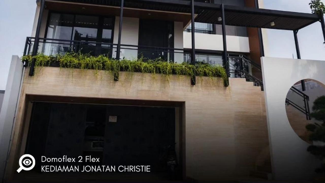 Rumah Jonatan Christie terlihat futuristik namun tetap menghadirkan kenyamanan yang hangat.