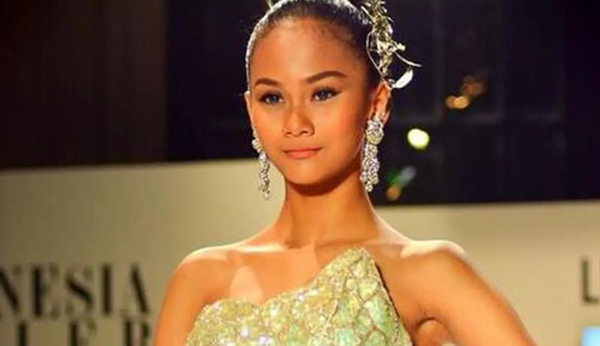Melalui akun Instagram, Aurra Kharishma juga kerap mengunggah momen saat menjadi model di berbagai event di usia belia. Bahkan penampilannya saat melakukan runway tak lepas dari sorotan. (Liputan6.com/IG/@aurrakharishma)