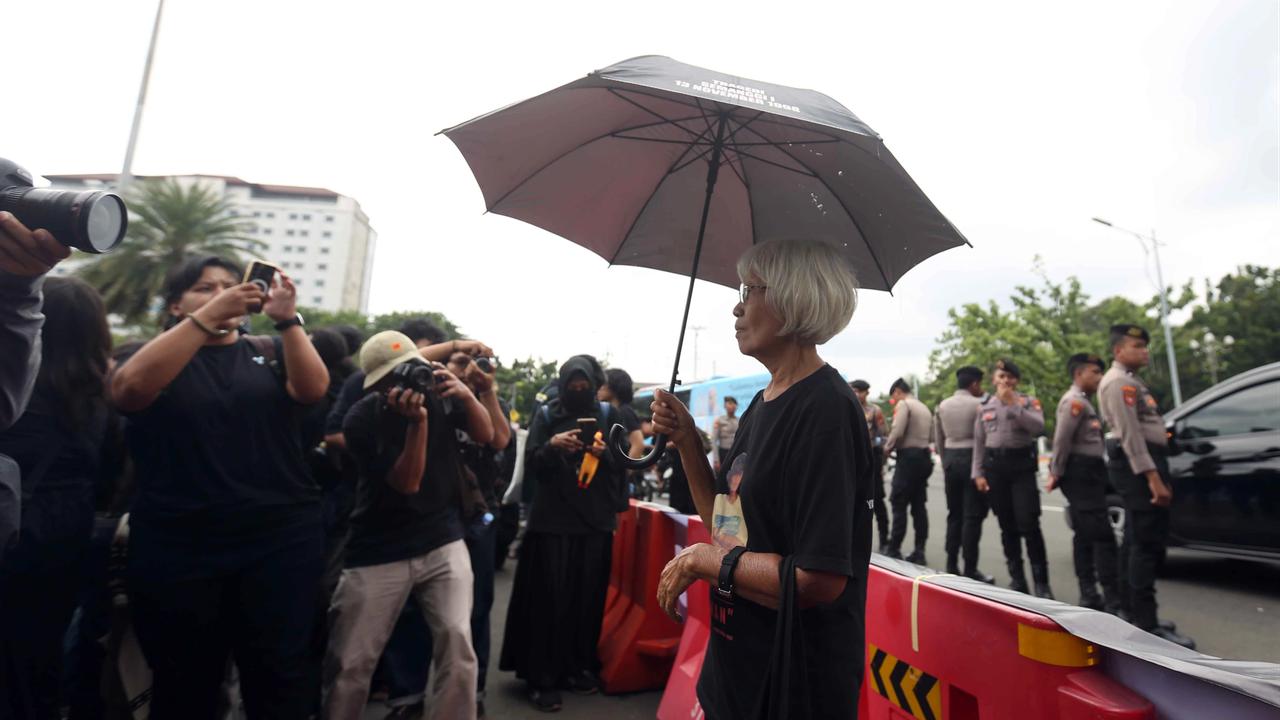 FOTO: Aksi Kamisan Tandai 19 Tahun Perjuangan Korban Pelanggaran HAM