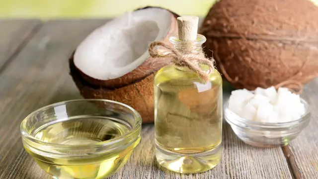 3 Manfaat Minyak Kelapa untuk Kulit Wajah