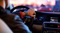 Cewek nyetir? Lima shio ini nggak akan tega membiarkannya. (Sumber foto: unsplash.com)