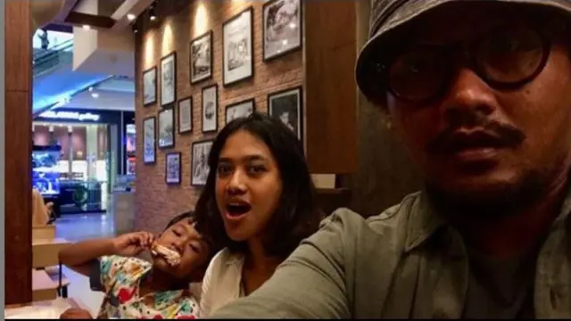 Momen Kulineran Siti Fauziah Pemeran Bu Tejo di Film Tilik