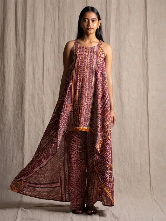 Dress Batik Jumpsuit Motif Kontemporer
