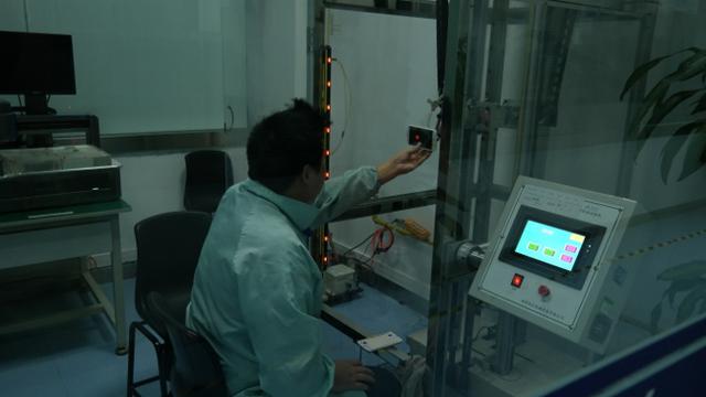 Pabrik smartphone di China