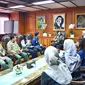 Menteri Lingkungan Hidup dan Kehutanan (LHK) Siti Nurbaya menerima kunjungan dari Tim Peradilan Semu Fakultas Hukum Universitas Trisakti di Jakarta, Selasa (2/4/2024) (Istimewa)