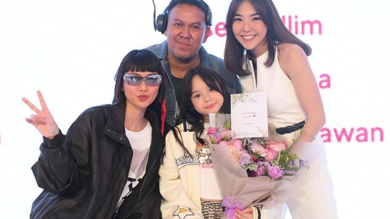 Gisel hadir untuk memberikan dukungan penuh kepada putri semata wayangnya. Di usia 9 tahun, Gempi benar-benar menunjukkan berbagai talentanya yang mengagumkan.