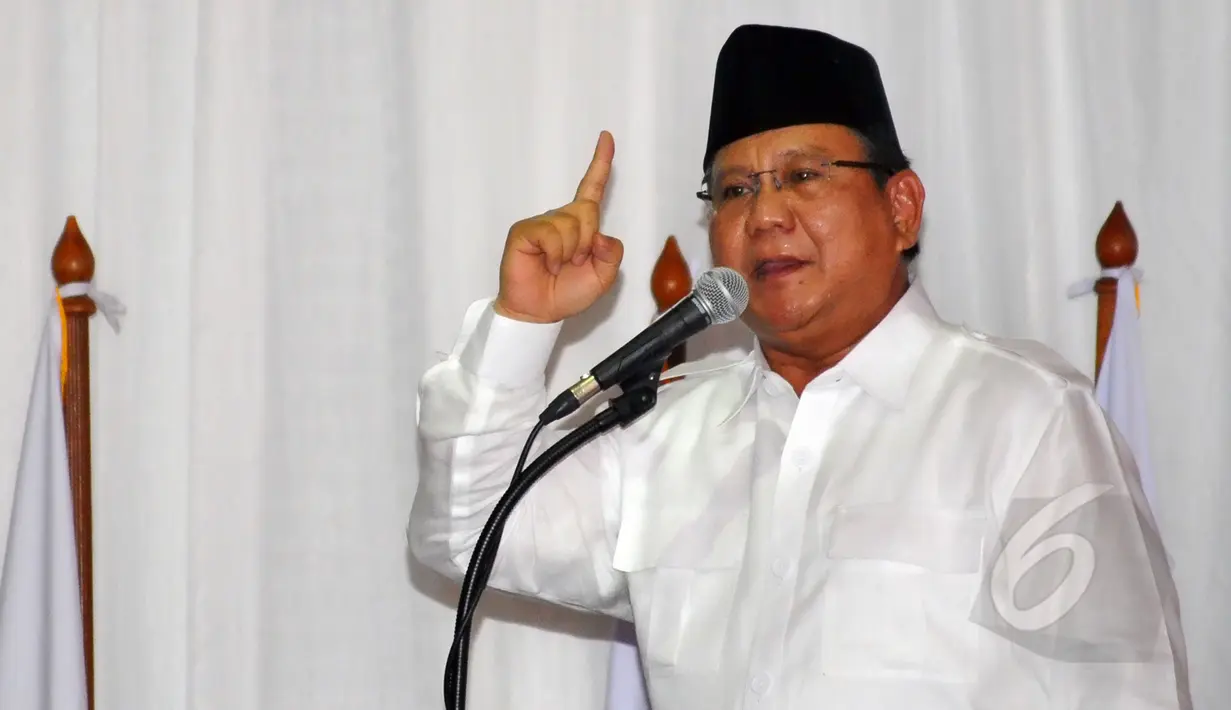 Ketum Partai Gerindra Prabowo Subianto saat berpidato dengan penuh semangat di acara pelantikan pengurus pusat Partai Gerindra di kantor DPP Partai Gerindra, Jakarta, Rabu (8/4/2015). (Liputan6.com/Yoppy Renato)