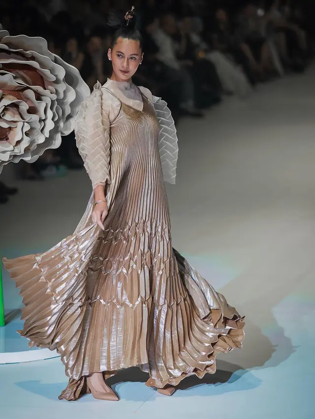 Paula Verhoeven kembali ke runway (Instagram/paula_verhoeven)