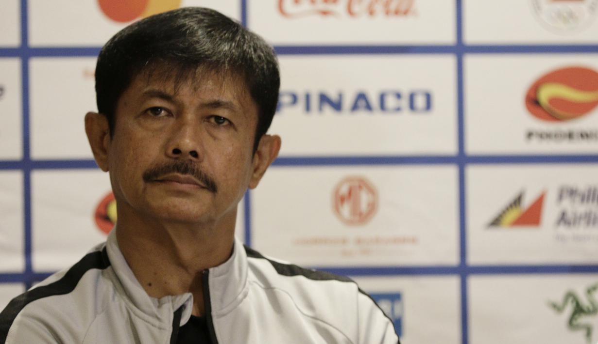 Pelatih Timnas Indonesia U-22, Indra Sjafri, saat jumpa pers di Hotel Century Park, Manila, Minggu (24/11). Cabang sepak bola SEA Games 2019 akan mulai bertanding Senin (25/11). (Bola.com/M Iqbal Ichsan)
