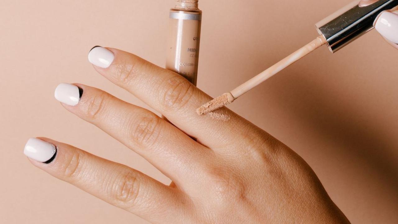 5. Wardah Lightening Liquid Concealer<br>