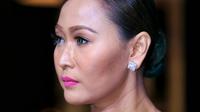 Bersama dengan suami, Inul Daratista sangat menikmati kekurangan masing-masing. Dari pernikahannya, Inul dan Adam Suseno dikaruniai seorang anak, Yusuf Ivander Damares dan tak lagi menambah momongan. (Adrian Putra/Bintang.com)