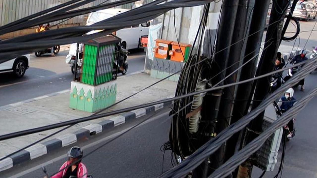 Dia mengatakan, dalam sebulan ini, para operator akan memperbaiki dengan mengencangkan kabel yang menjuntai.