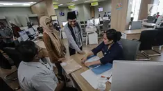 Wakil Ketua Ombudsman RI Lely Pelitasari Soebekty (kedua kiri) bersama Kepala DPMPTSP Provinsi Edy Junaedi  (kedua kanan) meninjau Mal Pelayanan Publik Provinsi DKI Jakarta, Jumat (8/11). (Liputan6.com/Faizal Fanani)