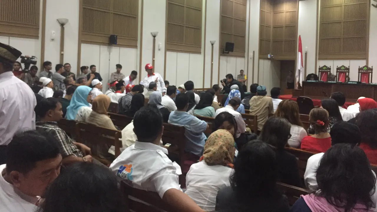 Suasana di ruang sidang jelang vonis Ahok