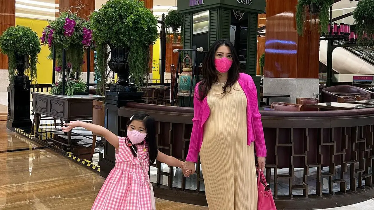[Fimela] Aliya Rajasa Hamil