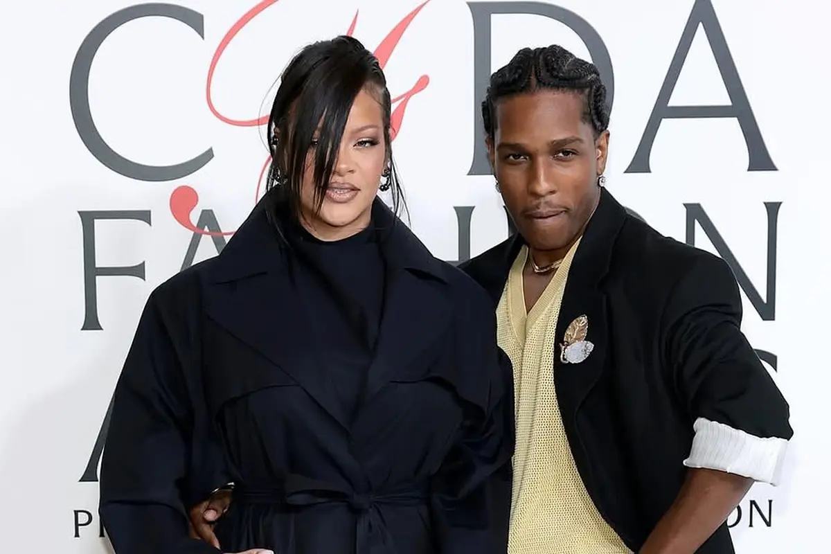 Gaya Postpartum Rihanna Dampingi A$AP Rocky Terima Penghargaan di CFDA 2025