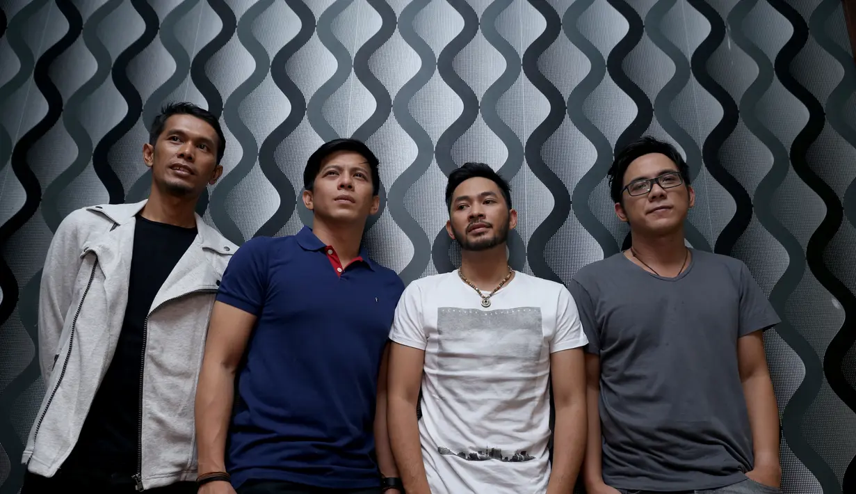 Grup band yang digawangi oleh Ariel, Uki, Lukman dan David memang menjadi band yang selalu semangat menghasilkan karya-karya terbarunya. Telah 14 tahun mereka berkiprah di belantika musik tanah air. (Andy Masela/Bintang.com)
