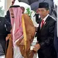 Berikut tampilan Raja Salman dalam balutan jubah emas termahal di dunia.