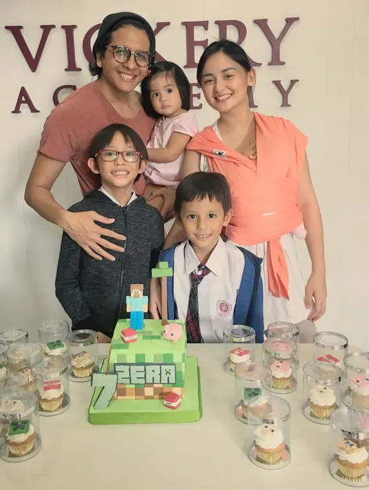 Biaya belasan itu belum termasuk biaya dokter yang harus dikeluarkan yang dalam seminggu bisa tiga sampai empat kali. Selain melalui dokter juga menjalani terapi. (Instagram/joannaalexandra)