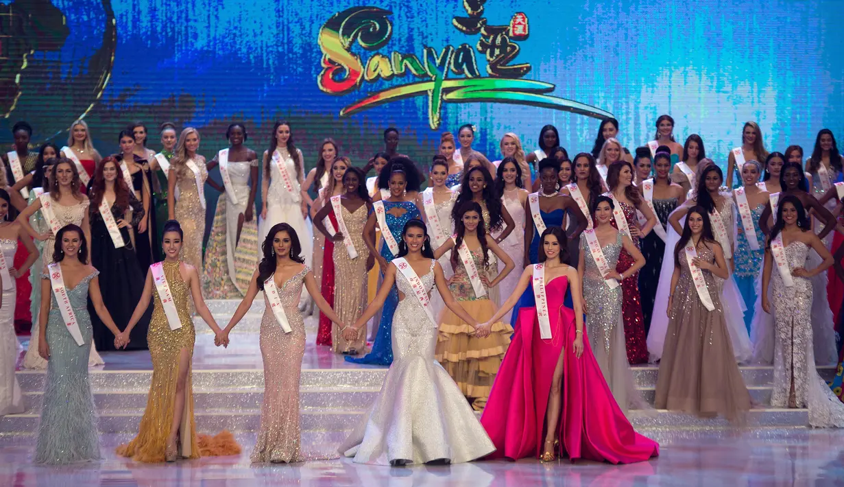 Miss Inggris, Miss Prancis, Miss India, Miss Kenya dan Miss Meksiko masuk babak 5 besar dalam malam final ajang kontes Miss World ke-67 di Tiongkok, Sabtu (18/11). Miss India, Manushi Chhillar dimahkotai sebagai Miss World 2017. (NICOLAS ASFOURI/AFP)