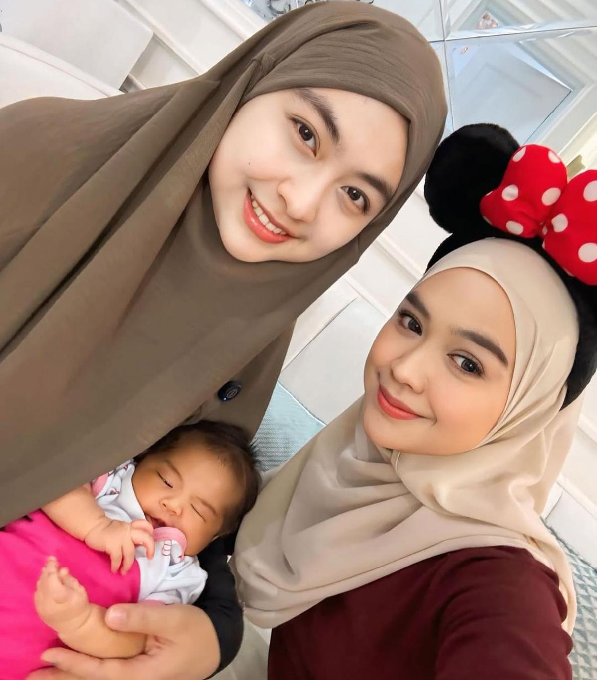 7 Potret Ria Ricis dan Moana, Momen Hangat Menjenguk Baby Yasmin Anak Shindy Putri
