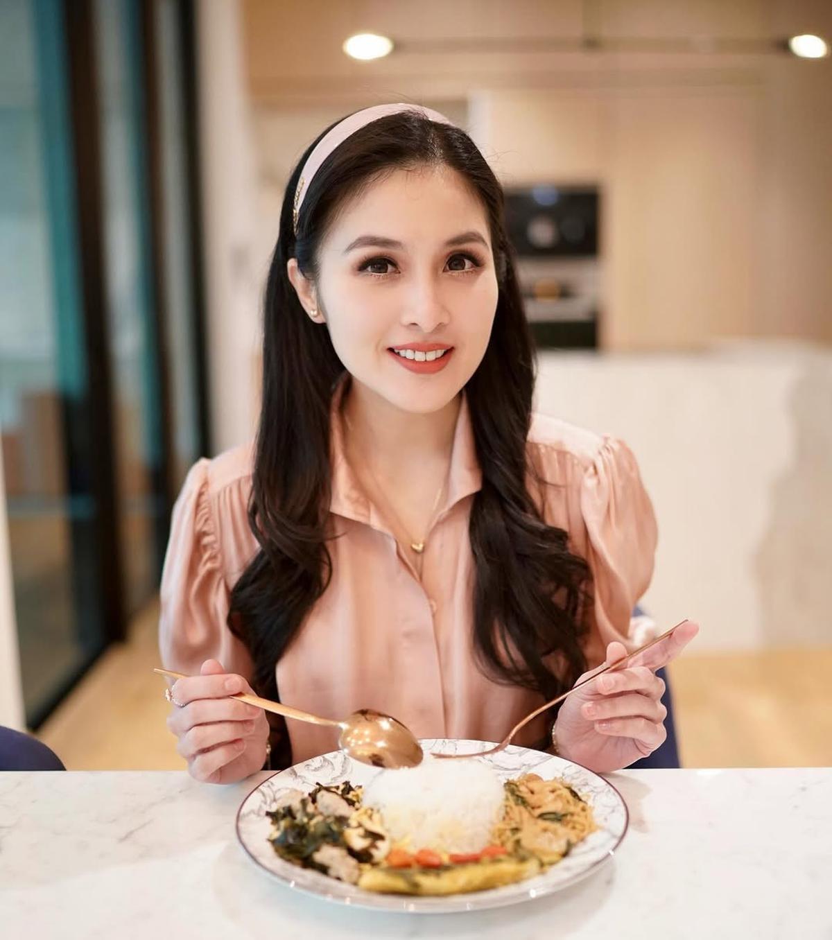 Sandra Dewi Tak Tampak Sama Sekali Usai Harvey Moeis Divonis 20 Tahun Penjara, Ucapan Soal Temani Saat Low Kembali Disorot