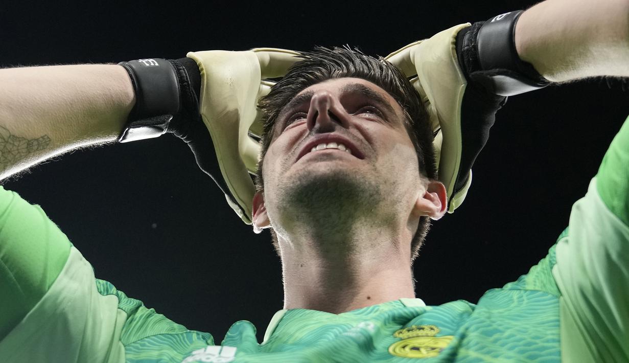 Liga Champions musim 2021/2022 yang telah ditutup dengan menahbiskan Real madrid sebagai kampiun usai mengalahkan Liverpool 1-0, tentunya juga telah mencatatkan pemain-pemain terbaik dari tiap posisi, termasuk kiper atau penjaga gawang. Di posisi kiper tercatat 5 kiper terbaik dengan jumlah penyelamatan terbanyak. Siapa saja? Yuk disimak uraiannya. (AP/Frank Augstein)