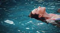 Ilustrasi berenang. Sumber foto: unsplash.com/Haley Phelps.
