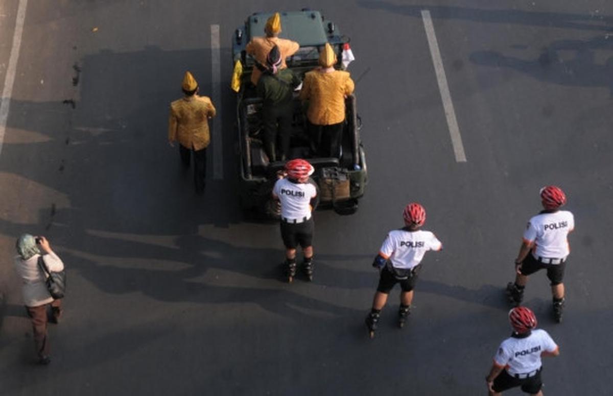 Semarak pawai Hari Veteran, bekas pejuang bawa bambu runcing