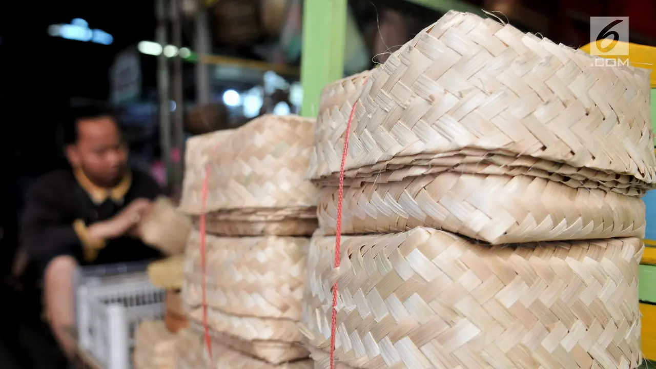Pasar Jaya Sediakan Besek Bambu untuk Daging Kurban