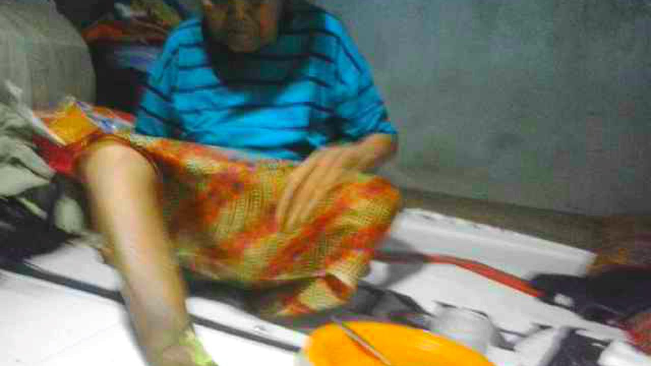 Kisah Nenek Rup Hidup Sebatang Kara di Kampung Sawo