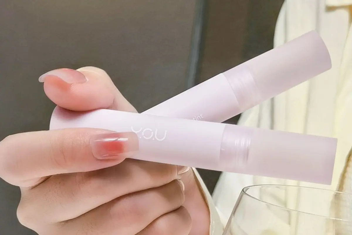 Rekomendasi Lip Tint Bagus YOU Cloud Touch  Fixing Tint dan Kelebihannya