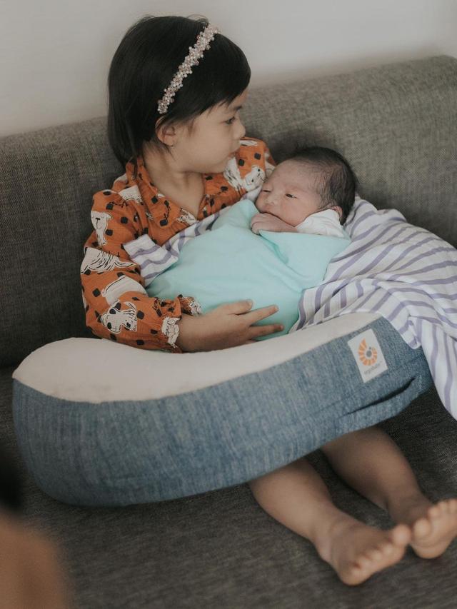 Anak-anak Chelsea Olivia dan Glenn Alinskie, Nastusha dan Dante. . (Instagram/ dante.oliver.alinskie)