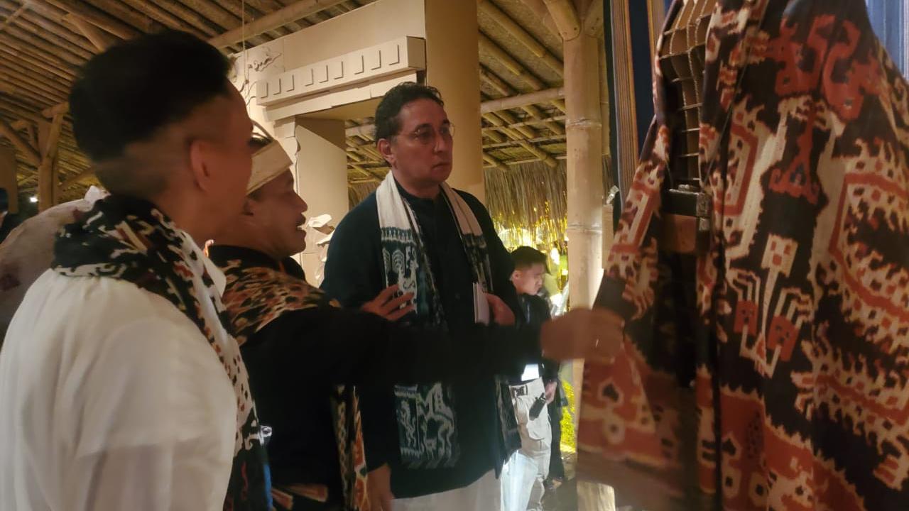 Kain tenun ikat Sumba