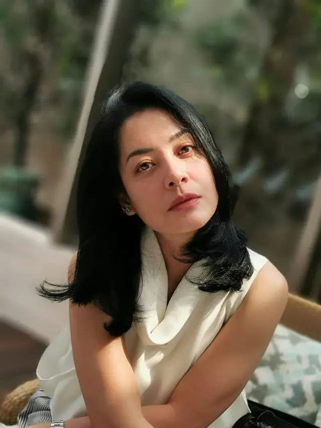10 Potret Lulu Tobing dengan Gaya Rambut Pendek, Dipuji Makin Awet Muda