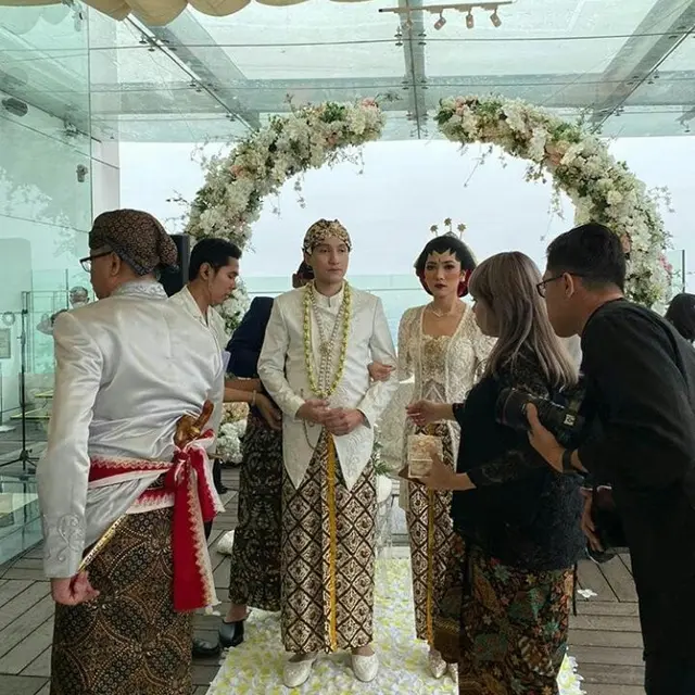 isyana resmi menikah