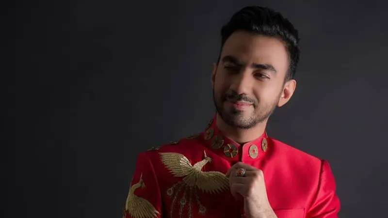 7 Pesona Reza Zakarya, Dipercaya Jadi Komentator Dangdut Academy Asia 5