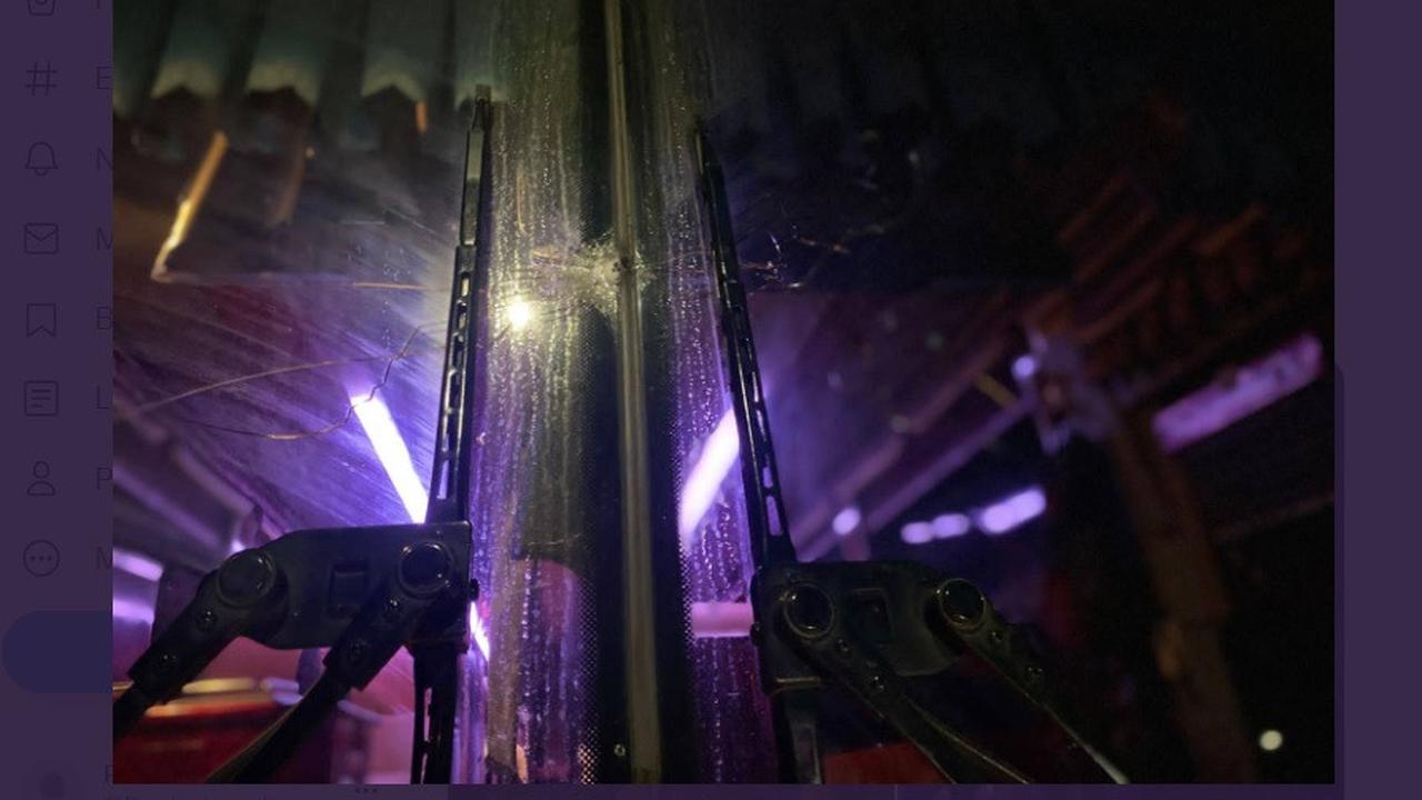 Kaca bus Ashantigold SC